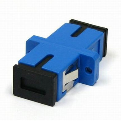 China Monomode--Simplexfaser-Optikadapter Sc/UPC mit Flansch-/Schwarz-Staubkappe fournisseur