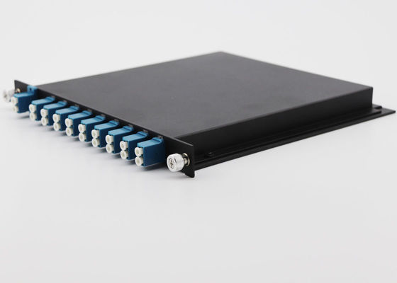 Mehrfachkoppler-Gestell-Berg 8 UPG kanalisiert maximaler IL 2.5dB 1U passiver Cwdm 20nm Kanalabstand fournisseur